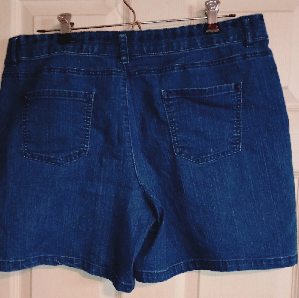 Classic Women's Denim Shorts - Blue Size 14 Stretch - Picture 2 of 4